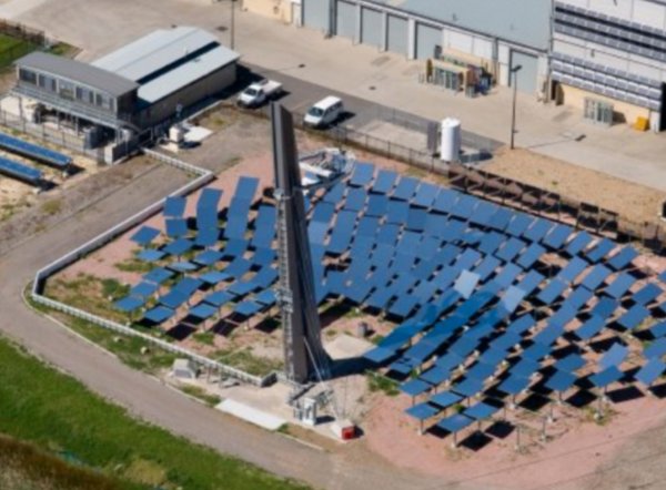 礦業巨頭引領全球首個直接太陽能制氫工廠 萬瓦級光熱裂解水技術實現商業規模能源開發，探索可持續的清潔能源之路